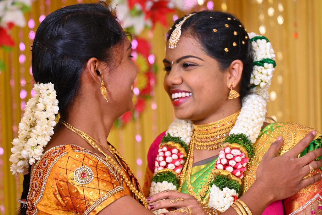 Santhana Mariappan weds Surya wedding photo in Sankarankovil