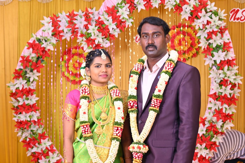 Santhana Mariappan weds Surya wedding photo in Sankarankovil