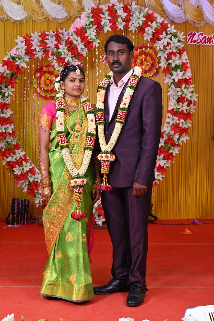 Santhana Mariappan weds Surya wedding photo in Sankarankovil