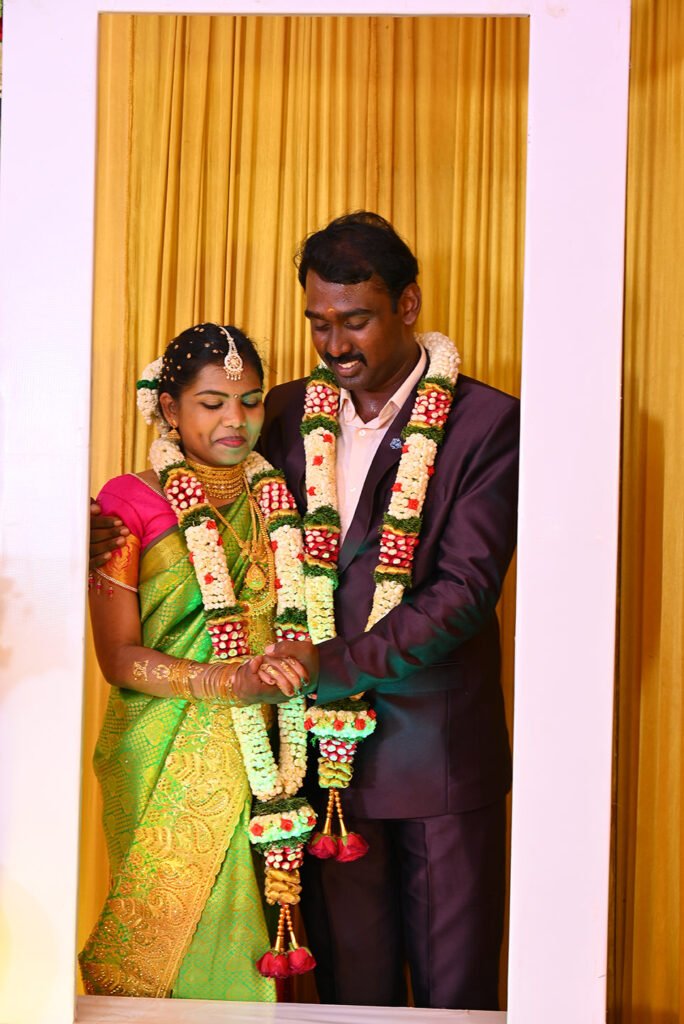 Santhana Mariappan weds Surya wedding photo in Sankarankovil
