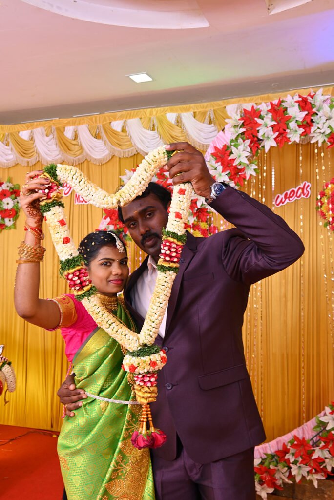 Santhana Mariappan weds Surya wedding photo in Sankarankovil