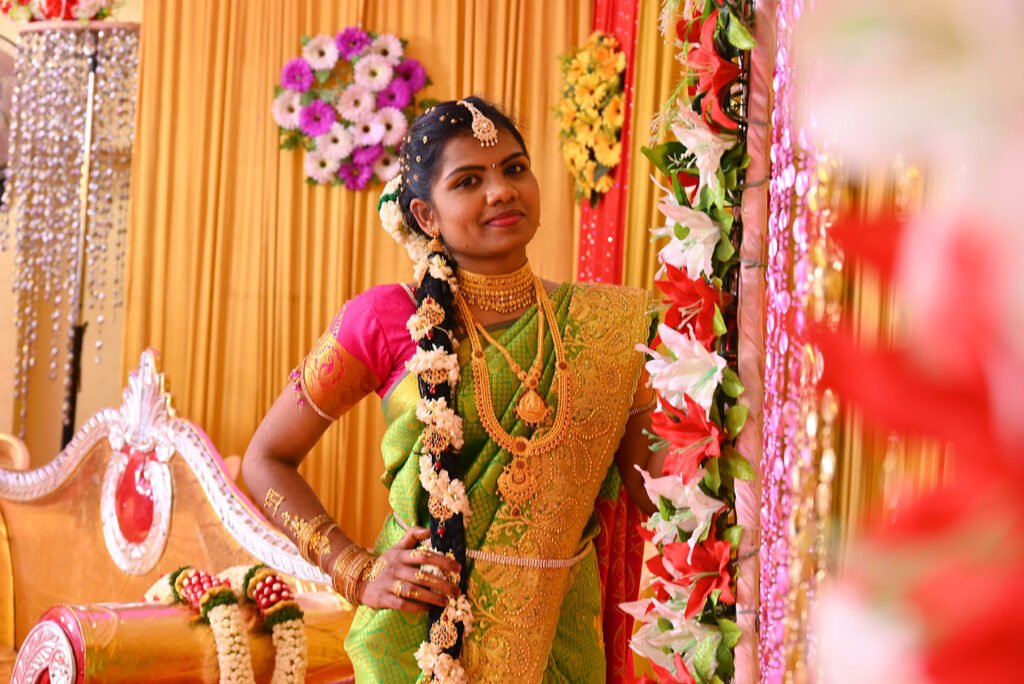 Santhana Mariappan weds Surya wedding photo in Sankarankovil