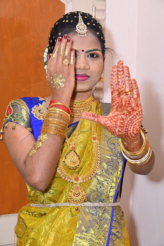 Santhana Mariappan weds Surya wedding photo in Sankarankovil