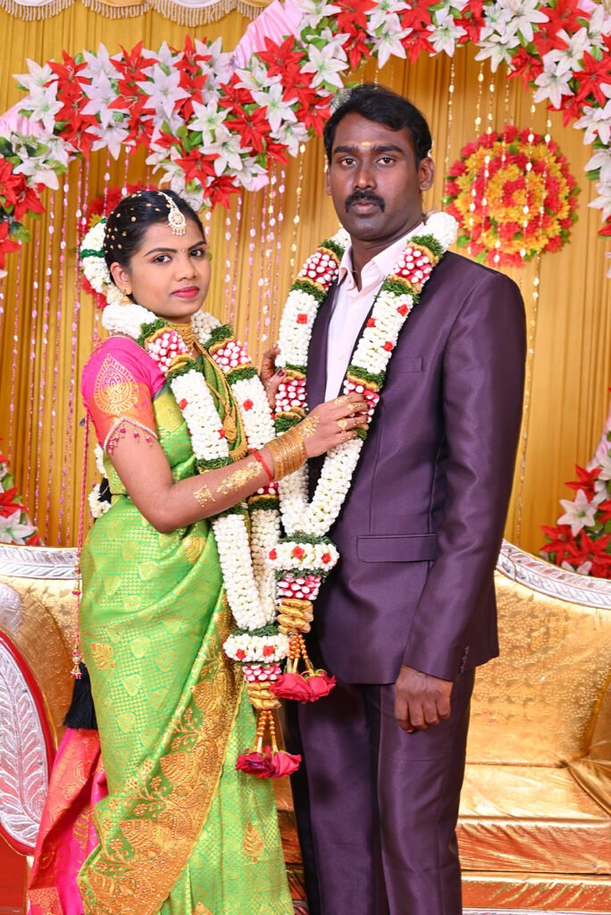Santhana Mariappan weds Surya wedding photo in Sankarankovil